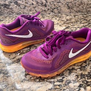 Nike sneakers excellent condition